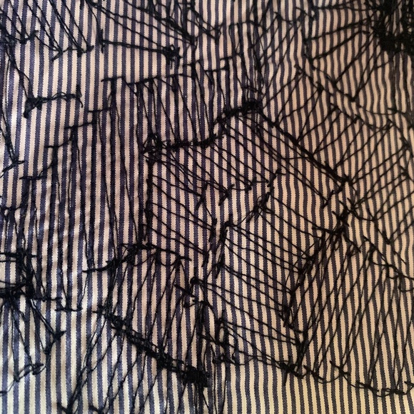 Anna Kully women’s striped blouse w/appliqué on front - Picture 6 of 10